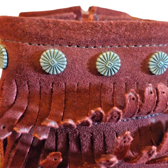 MINNETONKA Mocasin shoe Burgundy color size 6 1/2. - Picture 3 of 8